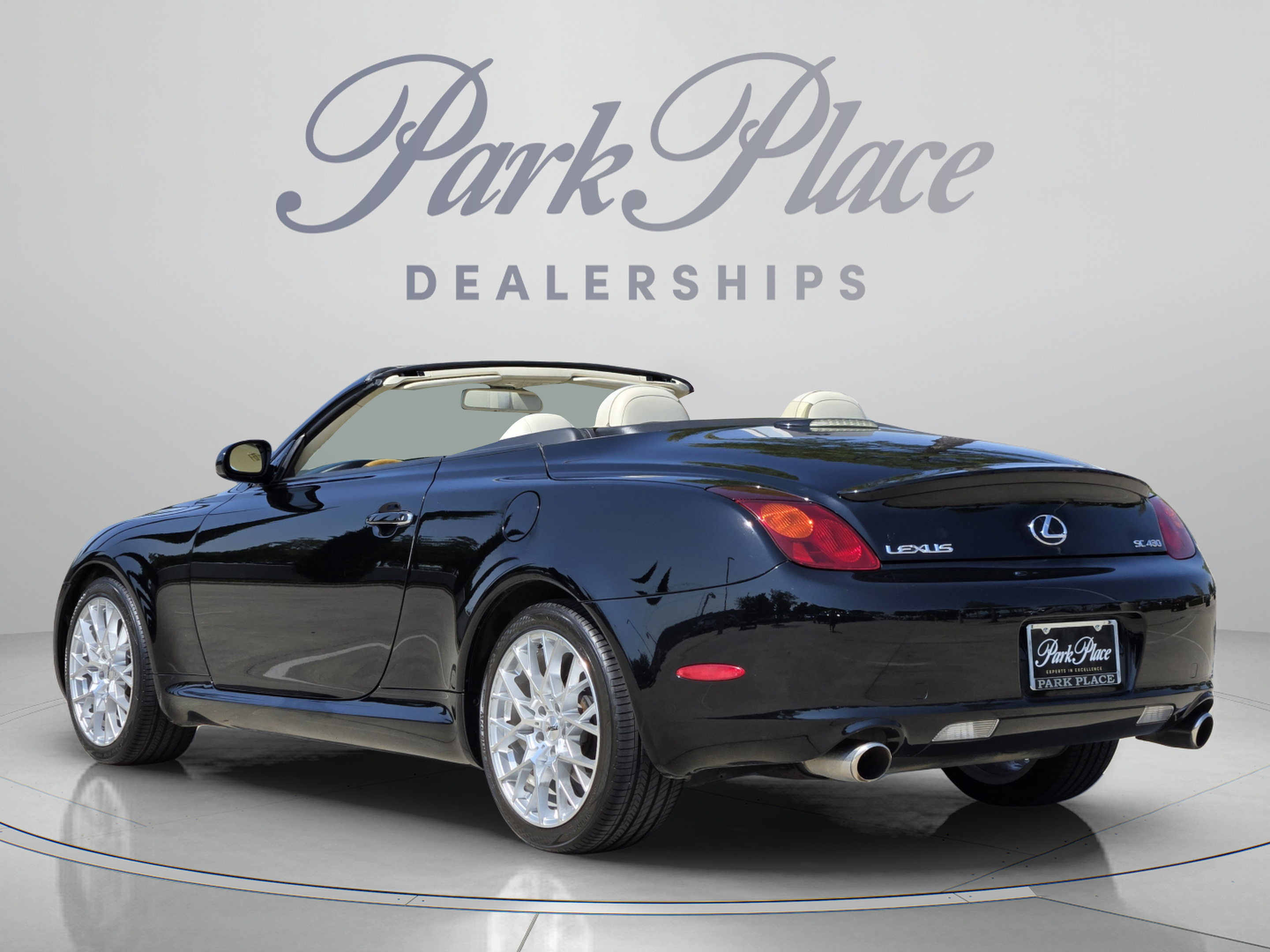 Used 2005 Lexus SC 430 Convertible RWD image 3