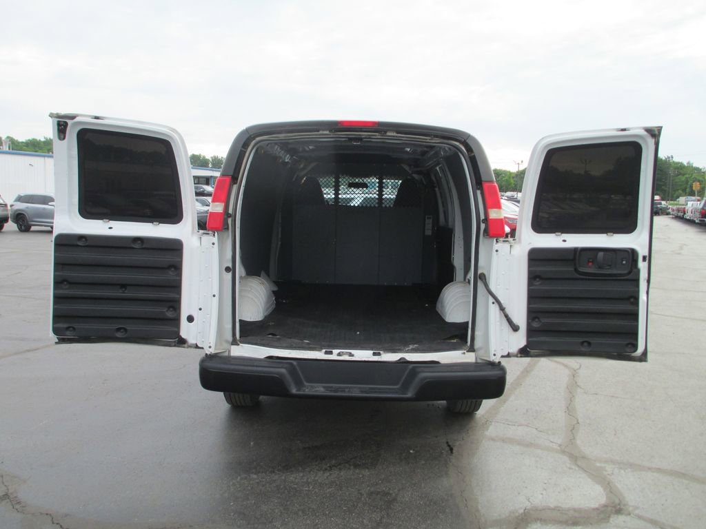 Used 2018 Chevrolet Express 2500 w/ Driver Convenience Package RWD image 8