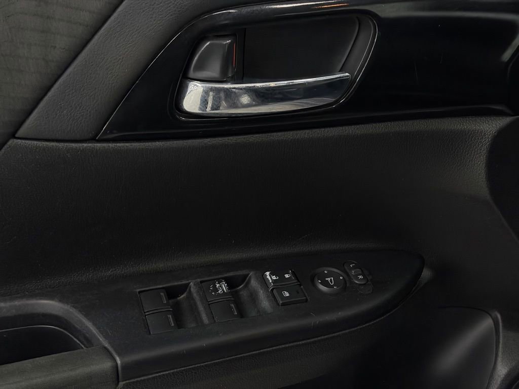 Used 2017 Honda Accord LX image 11