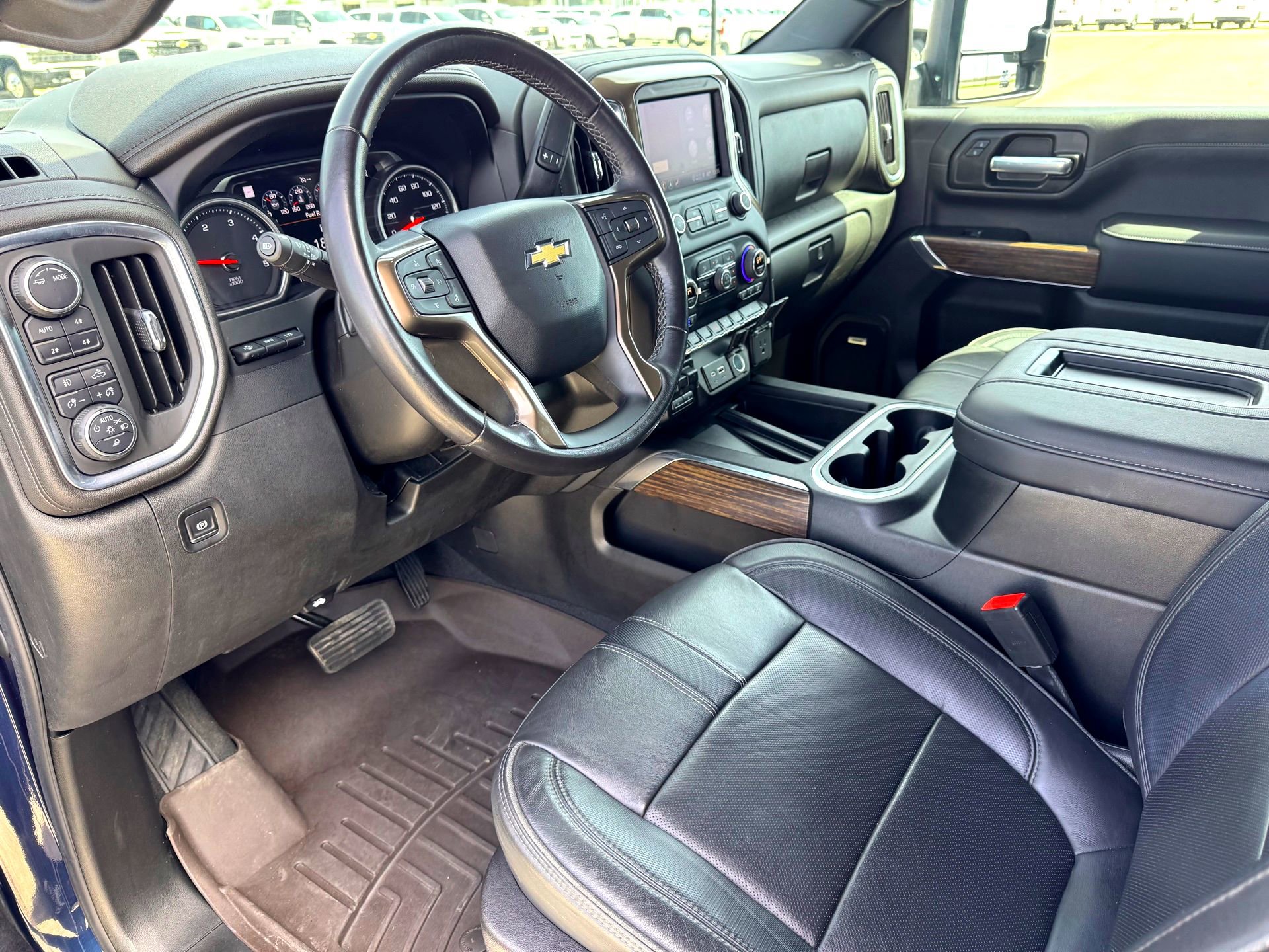 Used 2022 Chevrolet Silverado 3500 High Country w/ Technology Package image 12