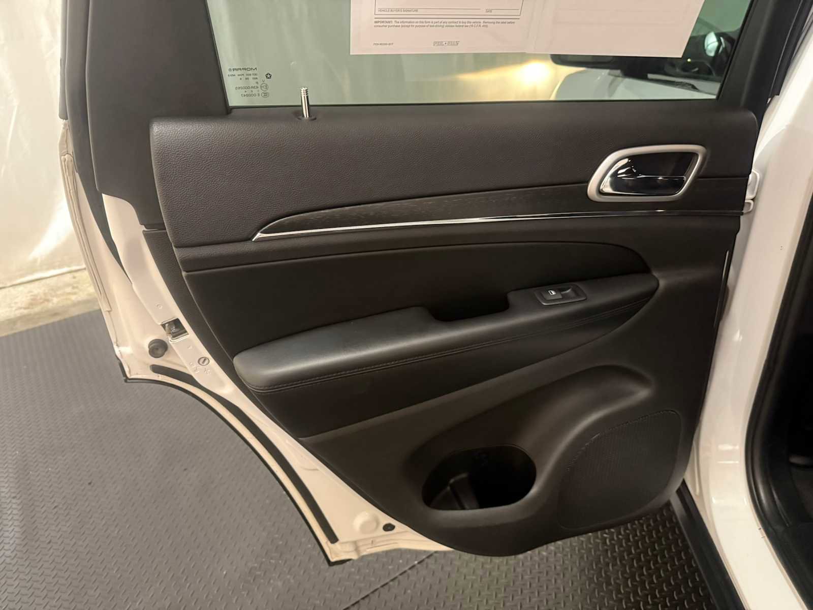 Used 2018 Jeep Grand Cherokee Limited AWD/4WD image 24