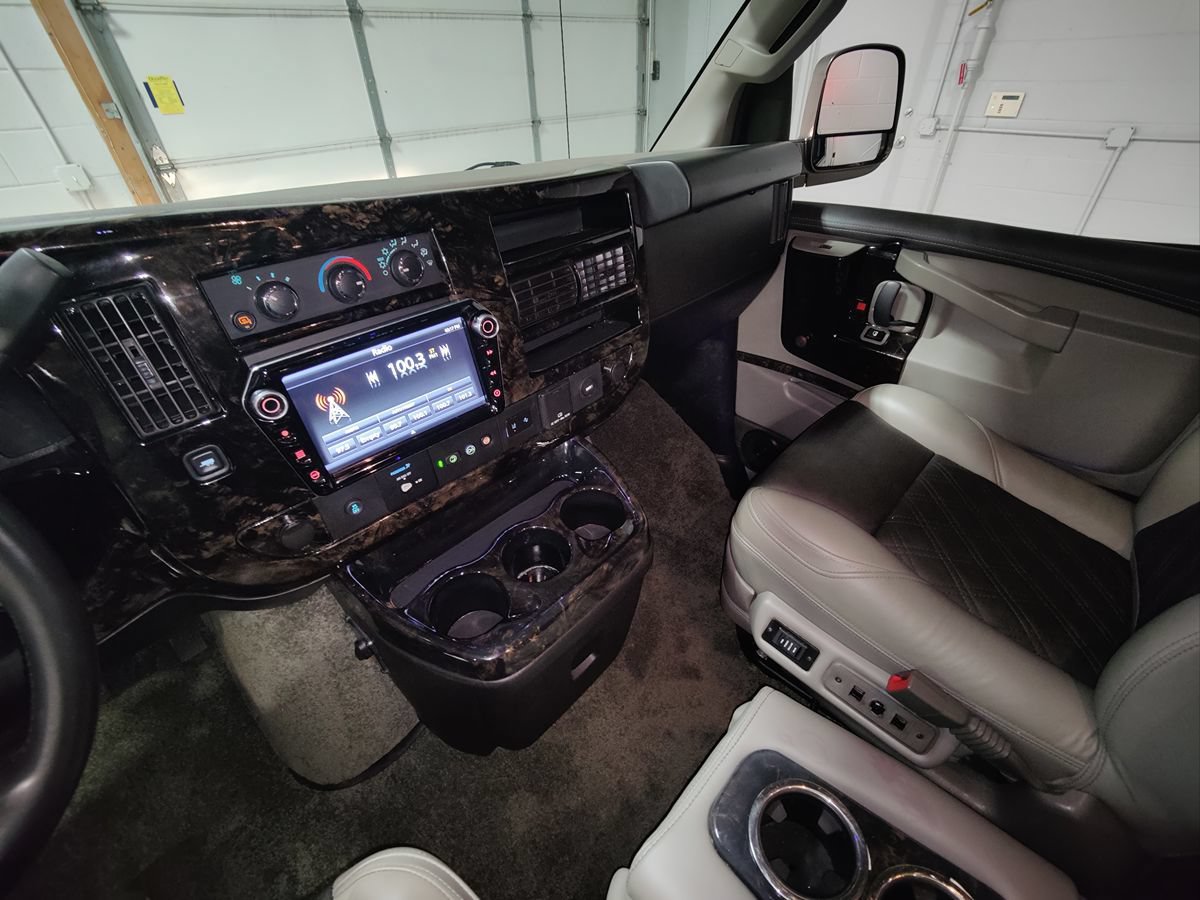Used 2022 Chevrolet Express 2500 Extended w/ Enhanced Convenience Package RWD image 32