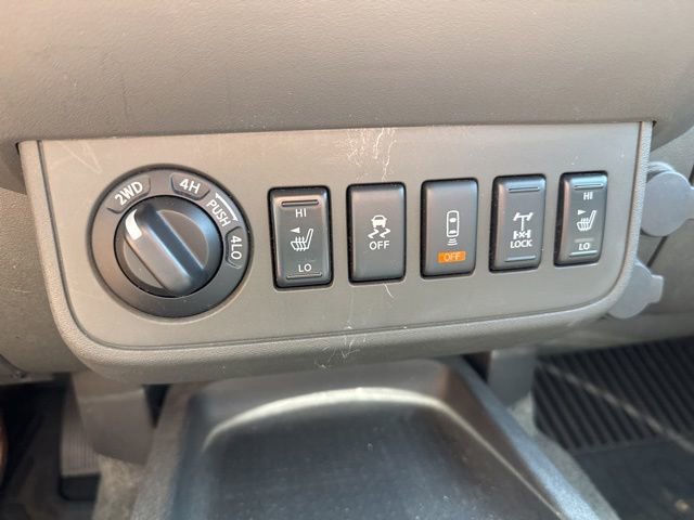 Used 2014 Nissan Frontier PRO-4X w/ Pro-4x Luxury Package AWD/4WD image 32