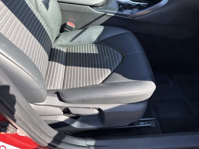 Used 2019 Toyota Camry SE w/ Convenience Package FWD image 10