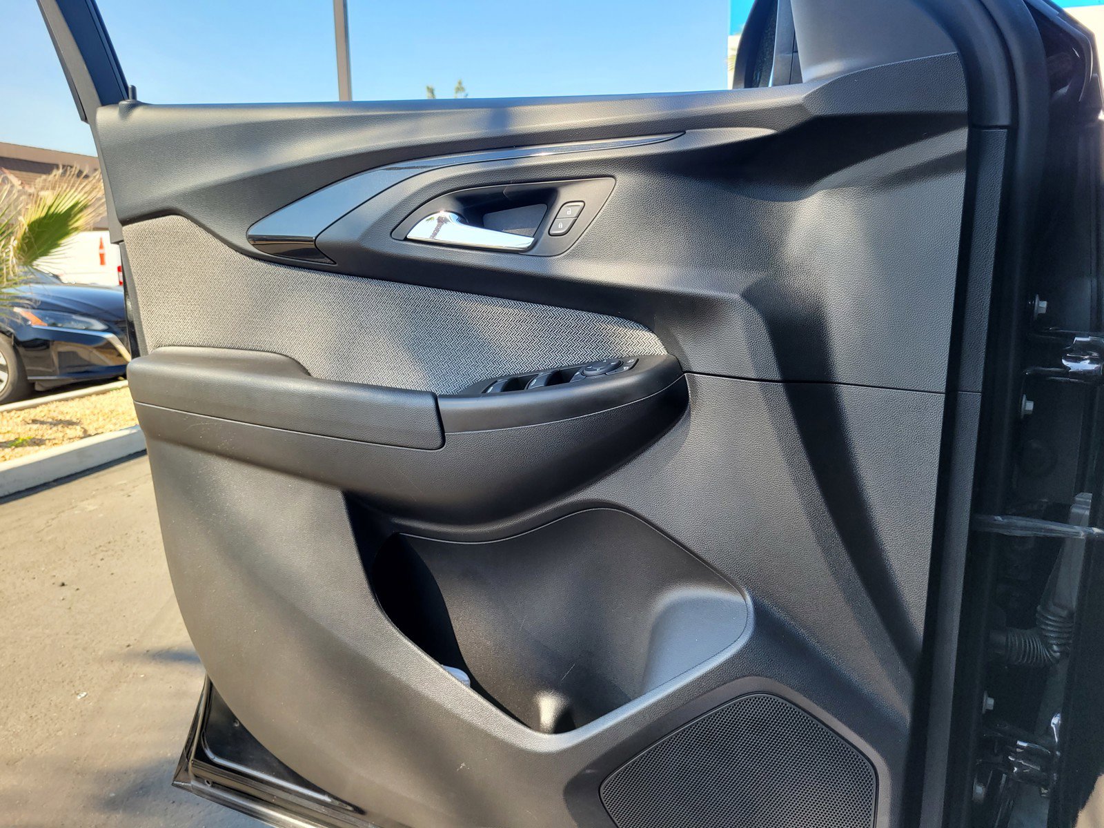 Used 2023 Chevrolet TrailBlazer LS image 25