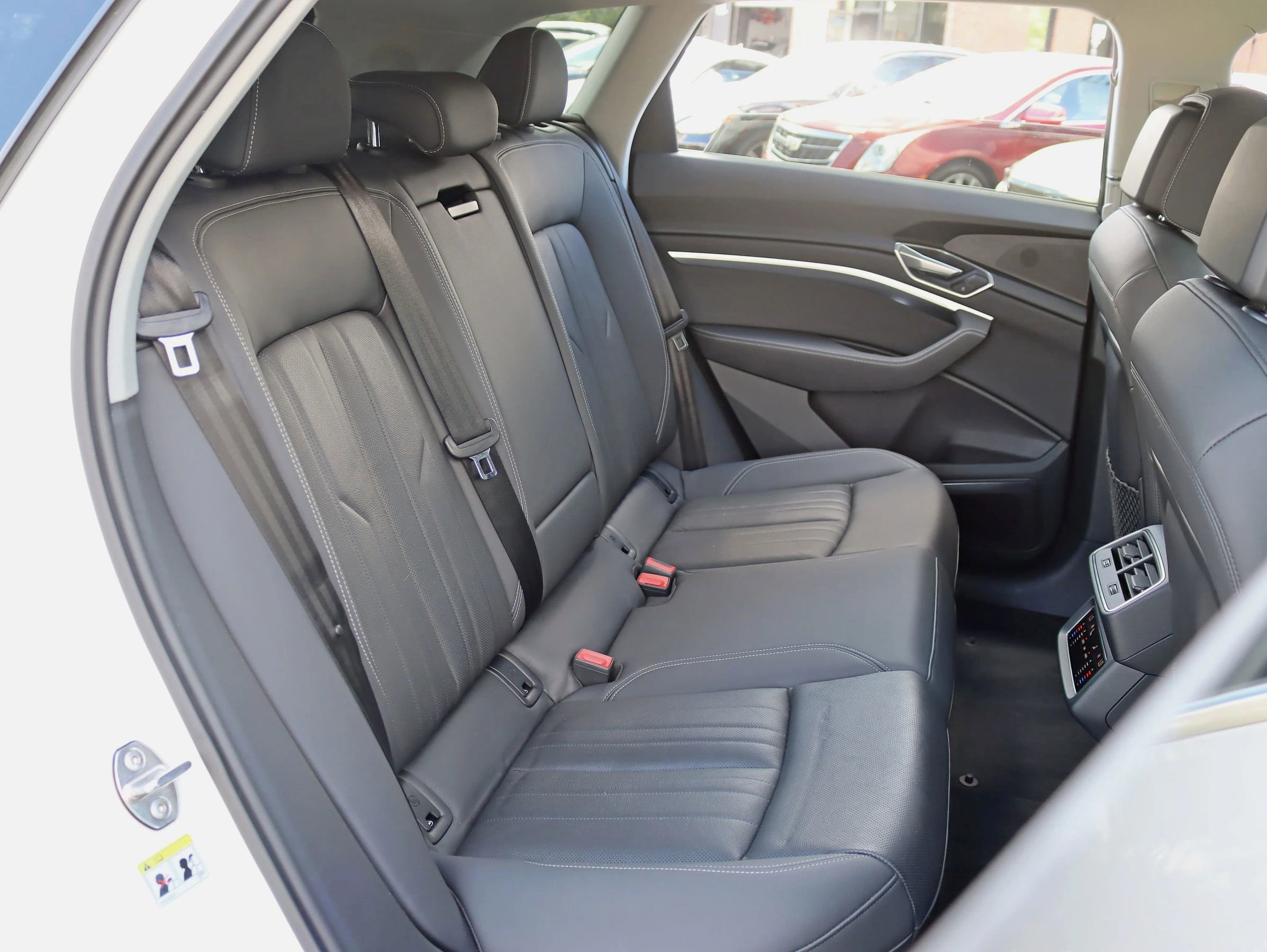 Used 2019 Audi e-tron Premium Plus image 32