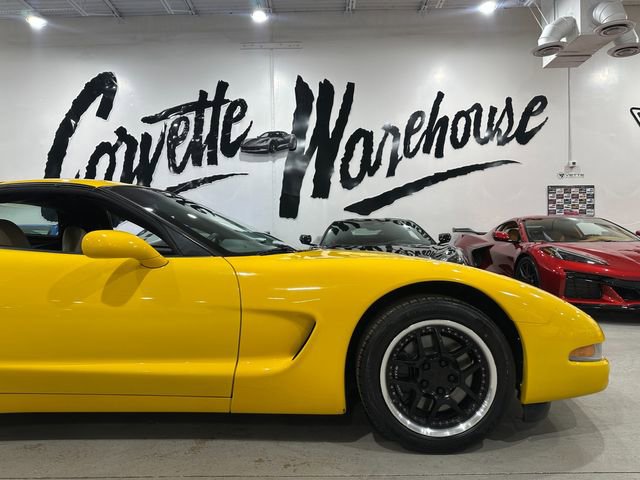 Used 2004 Chevrolet Corvette Coupe w/ Roof Package image 5