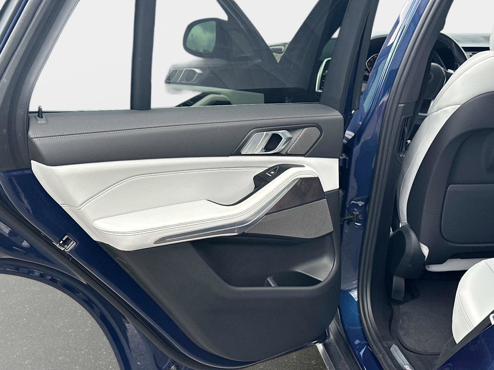 Used 2023 BMW X5 xDrive40i w/ Premium Package image 12