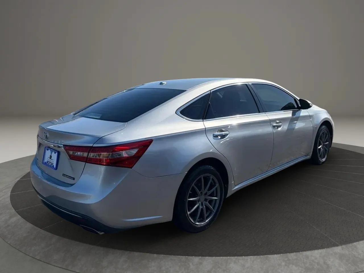 Used 2016 Toyota Avalon Touring FWD image 5