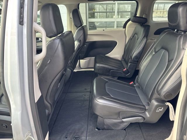 Used 2024 Chrysler Pacifica Touring-L FWD image 20