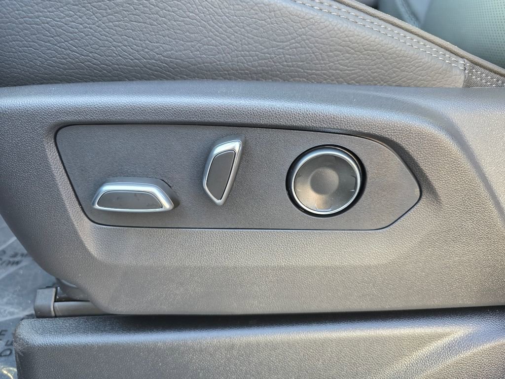 New 2026 GMC Yukon Denali w/ Denali Reserve Package image 17