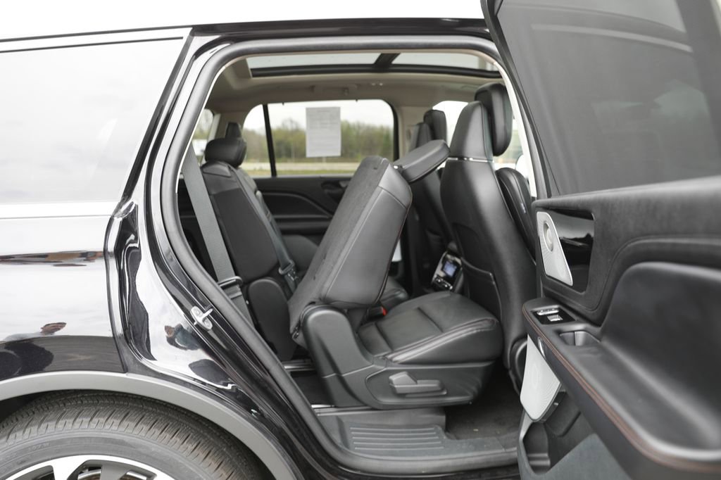 Used 2023 Lincoln Aviator Reserve w/ Equipment Group 201A image 27