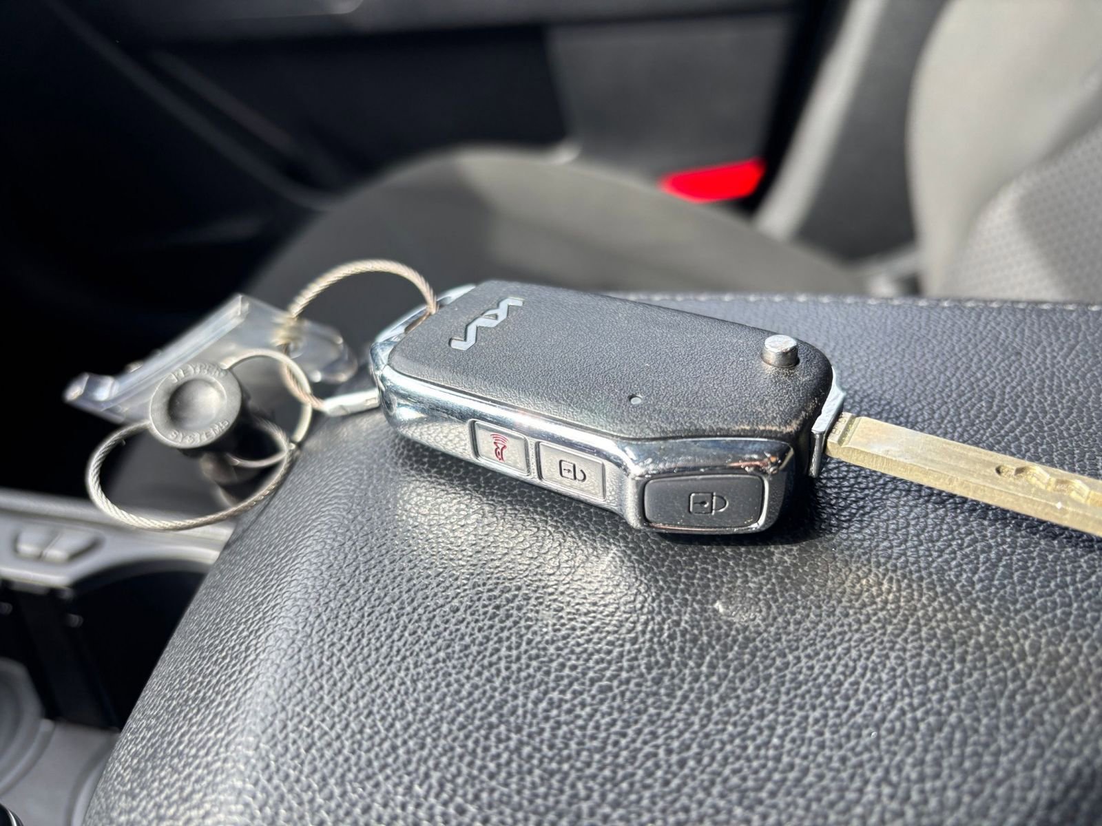 Used 2025 Kia Sportage LX image 21