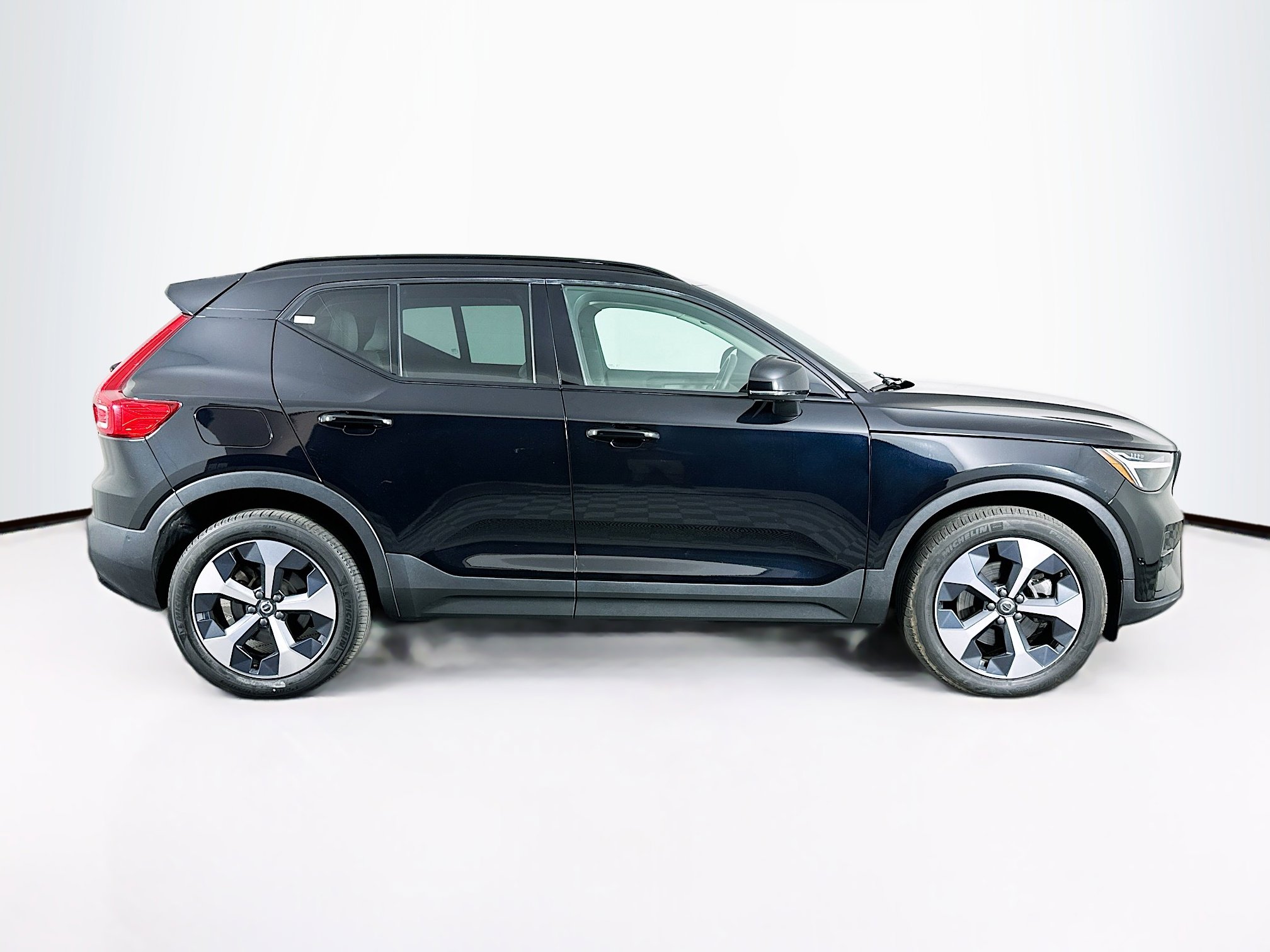 Used 2023 Volvo XC40 B5 Plus w/ Driver Assist Package image 10
