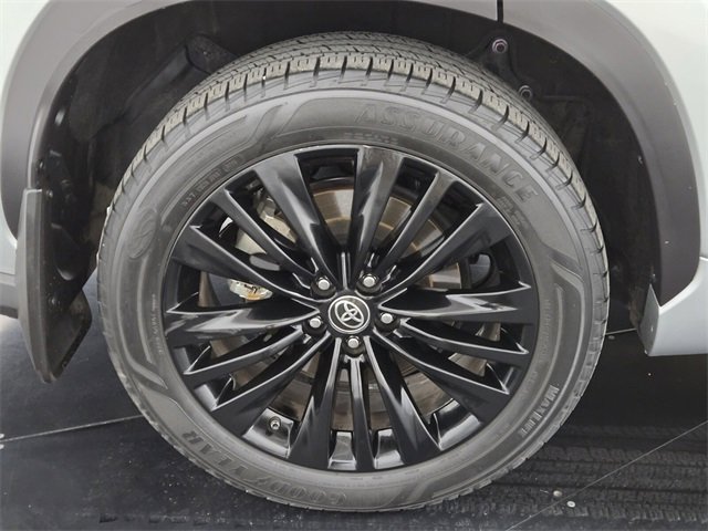 Used 2021 Toyota Highlander Platinum image 10