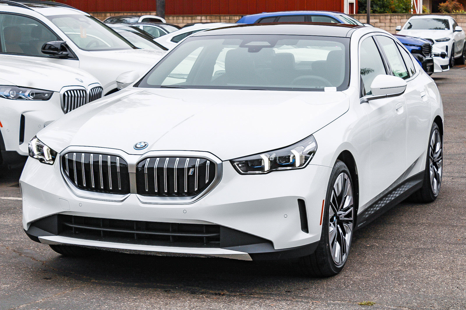 New 2027 BMW i5 xDrive40 AWD/4WD image 3