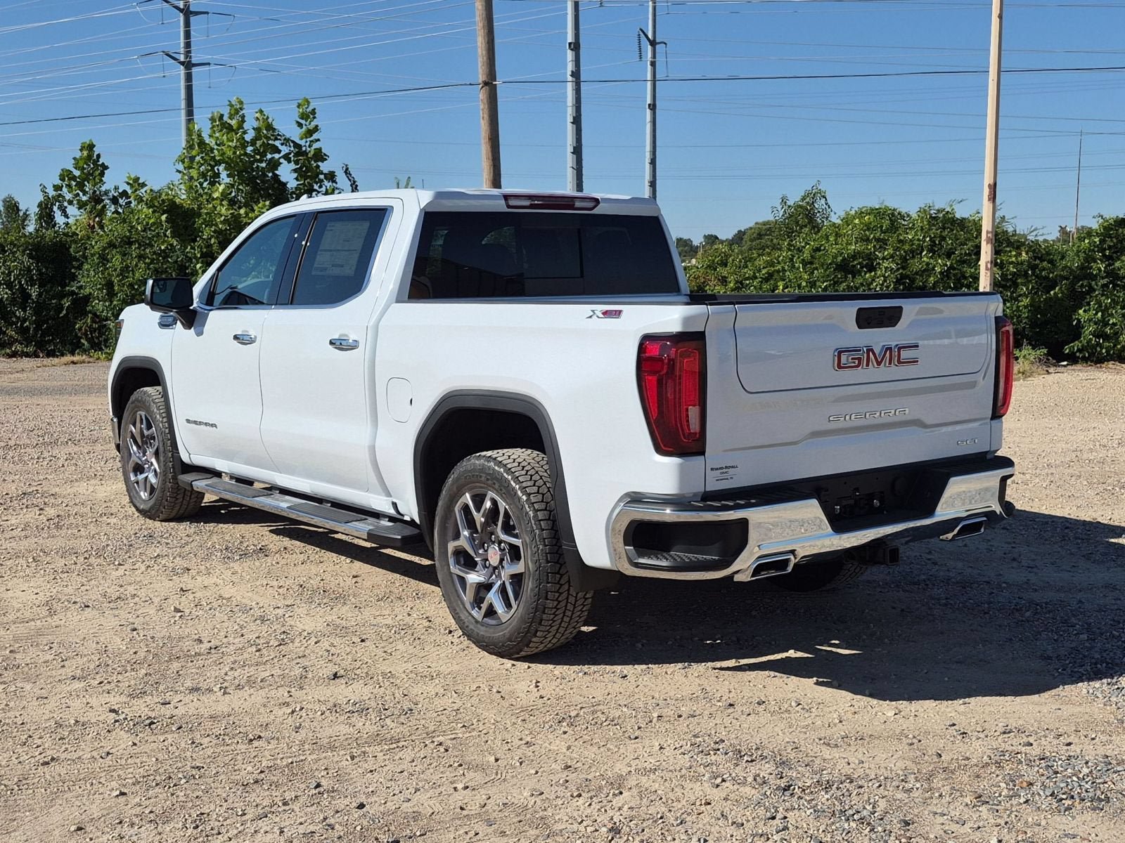 New 2026 GMC Sierra 1500 SLT w/ SLT Premium Package AWD/4WD image 3