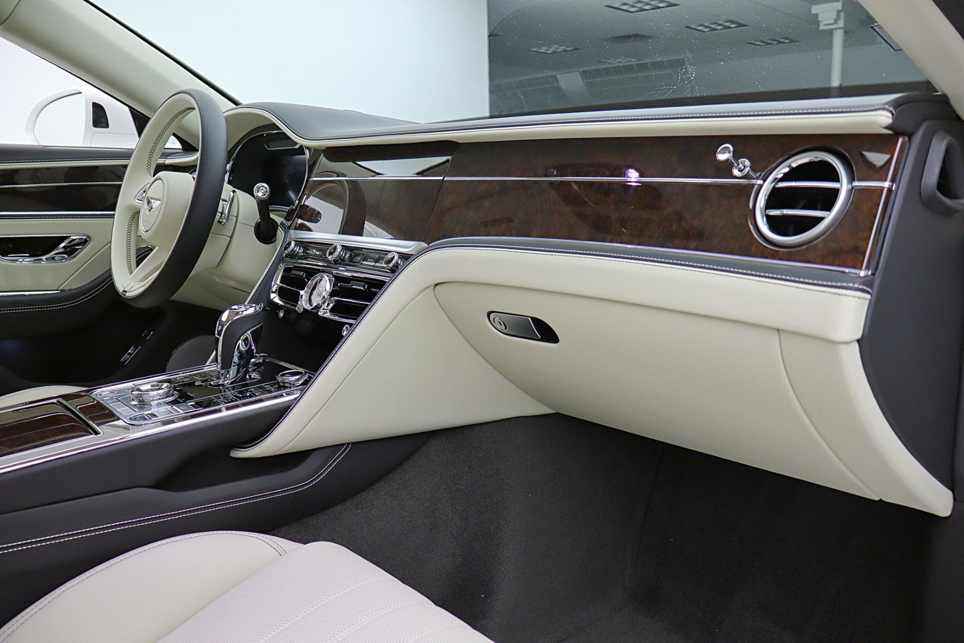 Used 2024 Bentley Flying Spur S V8 image 41