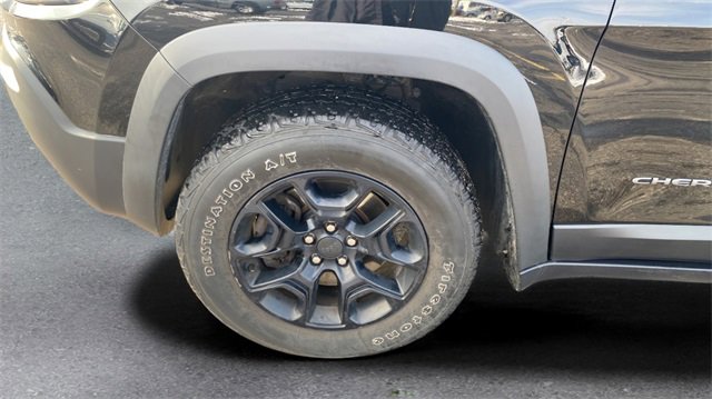 Used 2020 Jeep Cherokee Trailhawk w/ Cold Weather Group image 18