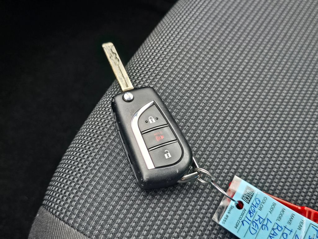 Certified 2023 Toyota RAV4 LE AWD/4WD image 34