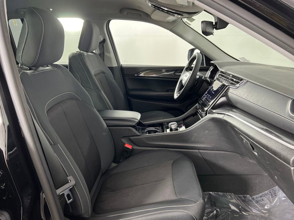 Used 2023 Jeep Grand Cherokee Laredo image 19