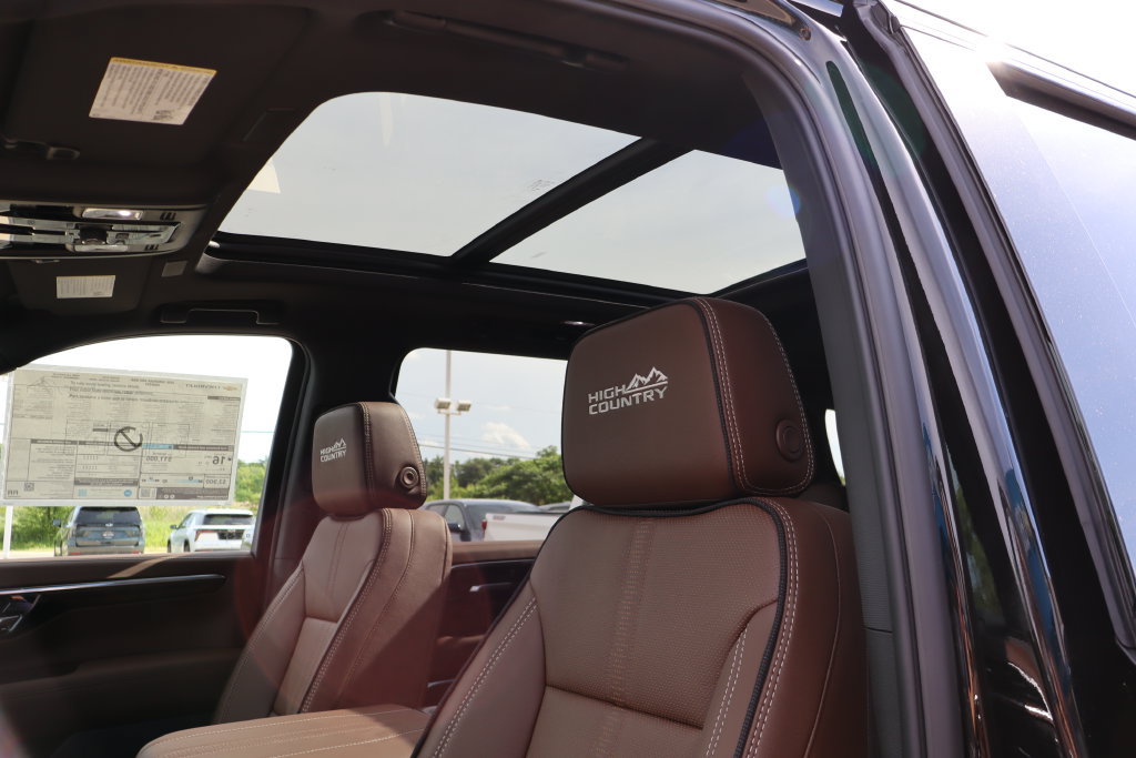New 2026 Chevrolet Suburban High Country AWD/4WD image 34