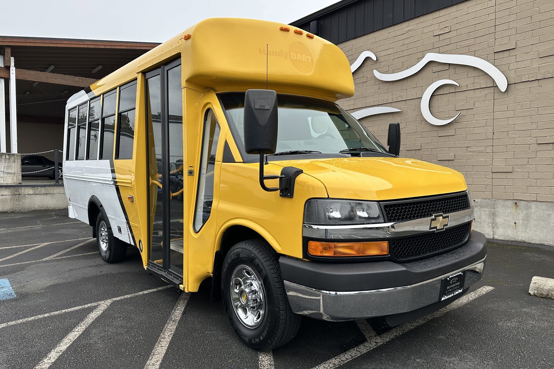 Used 2015 Chevrolet Express 3500 RWD image 13