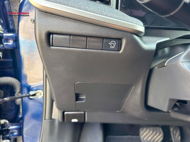 Used 2025 Nissan Kicks SV image 37