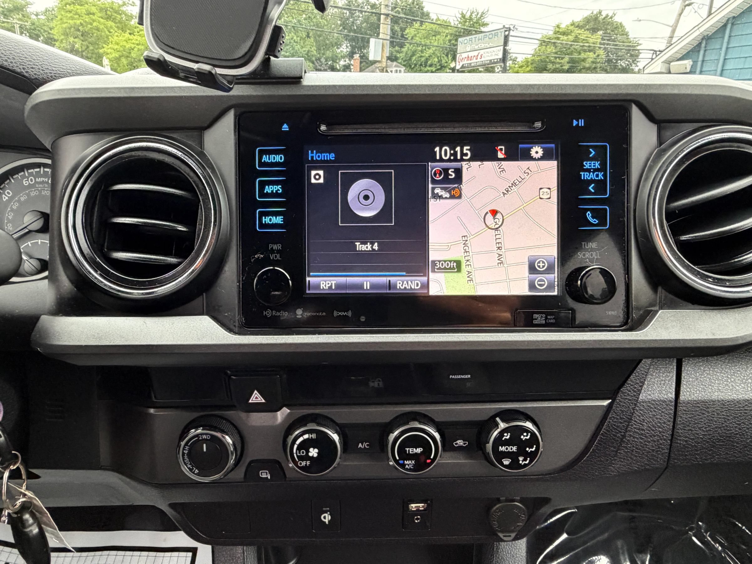 Used 2017 Toyota Tacoma SR AWD/4WD image 13
