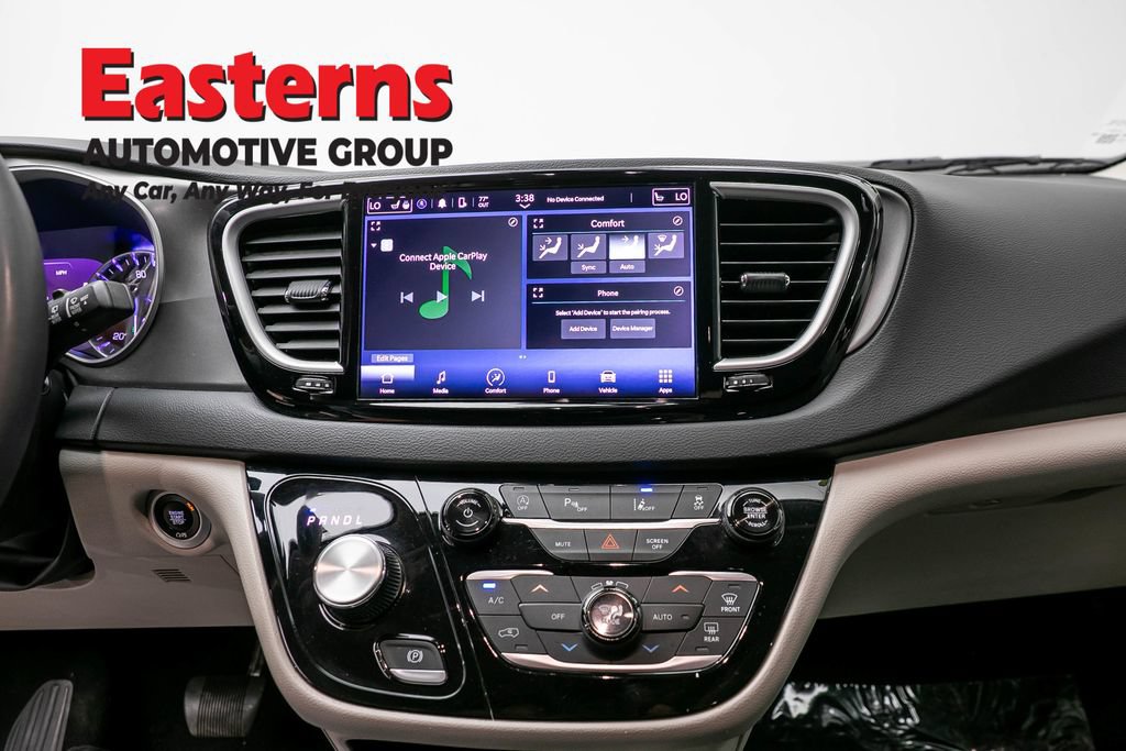 Used 2023 Chrysler Pacifica Touring-L FWD image 12