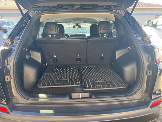 Used 2022 Jeep Cherokee Trailhawk image 17