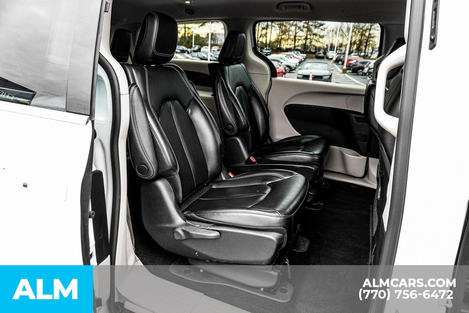 Used 2023 Chrysler Pacifica Touring-L image 26