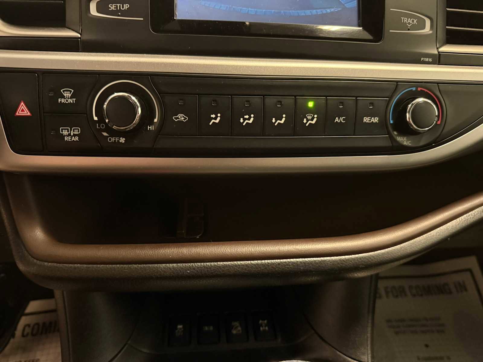 Used 2019 Toyota Highlander LE AWD/4WD image 32