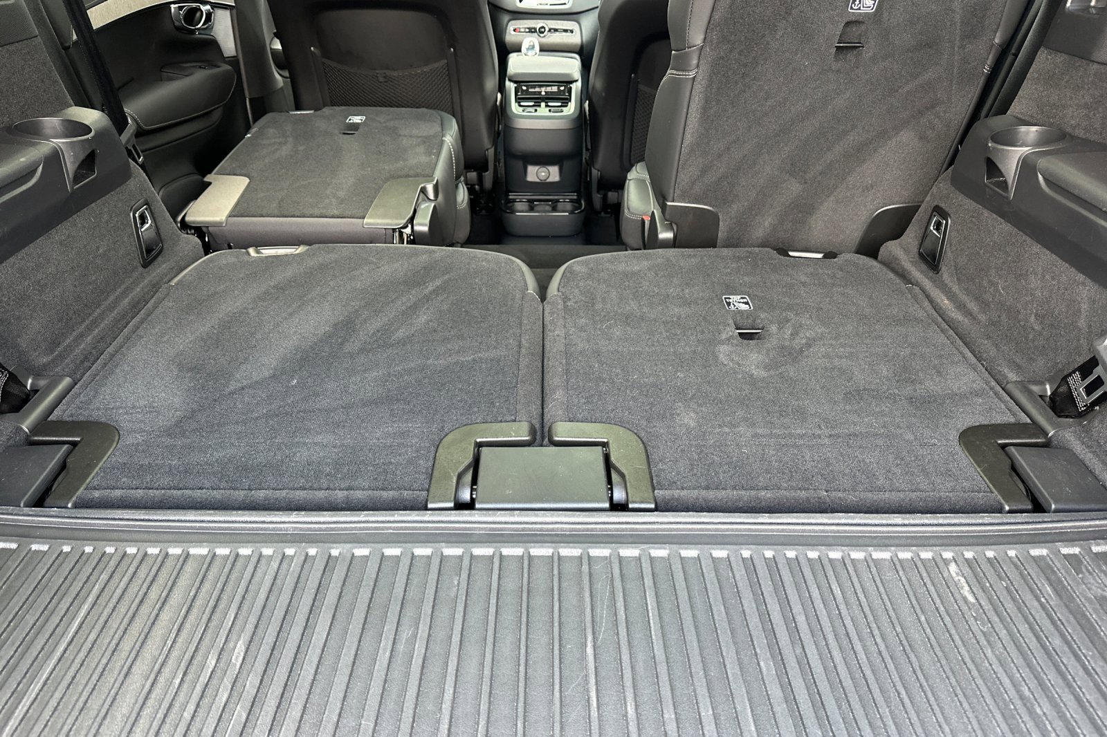 Certified 2025 Volvo XC90 B6 Ultra w/ Protection Package Premier image 19