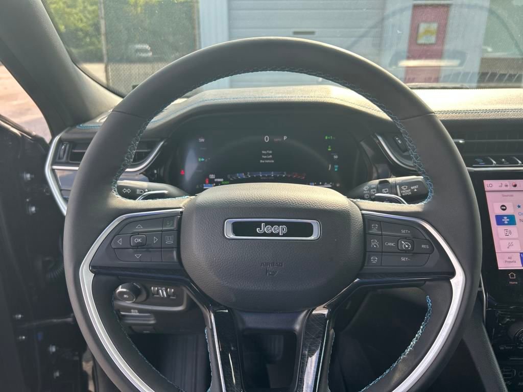 New 2024 Jeep Grand Cherokee Trailhawk w/ Luxury Tech Group III AWD/4WD image 14