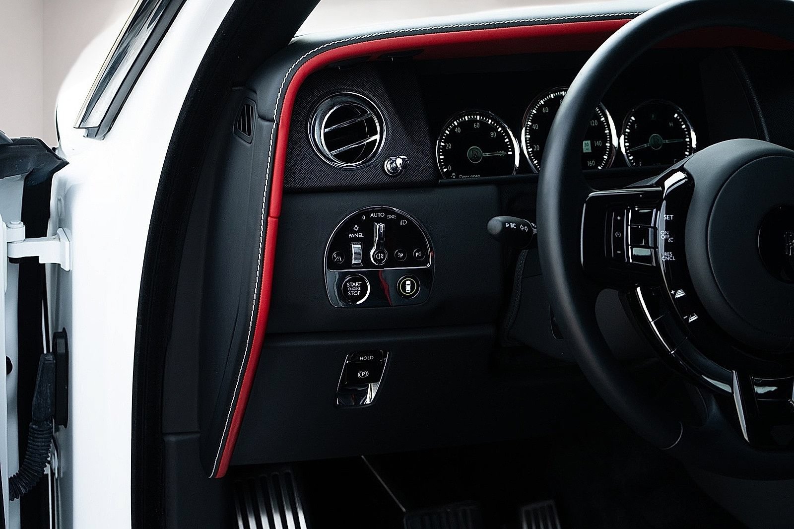 Used 2022 Rolls-Royce Cullinan AWD/4WD image 29