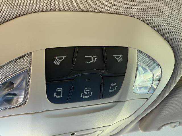 Used 2024 Chrysler Pacifica Touring-L FWD image 16