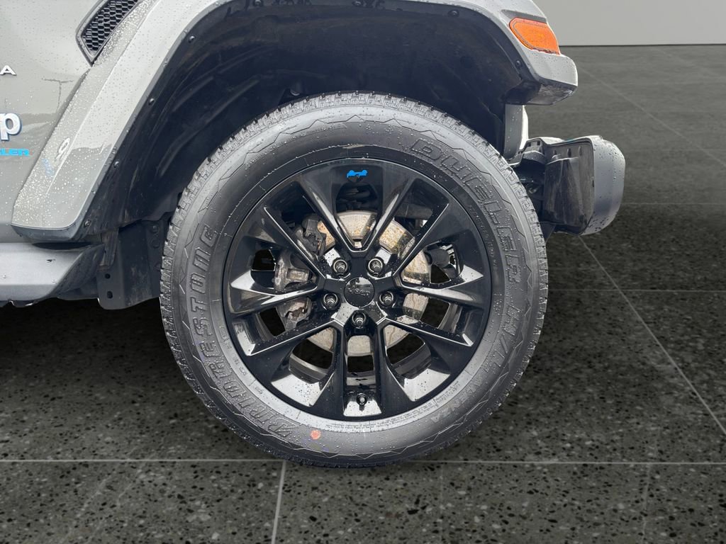 Used 2023 Jeep Wrangler Unlimited Sahara w/ Cold Weather Group AWD/4WD image 9