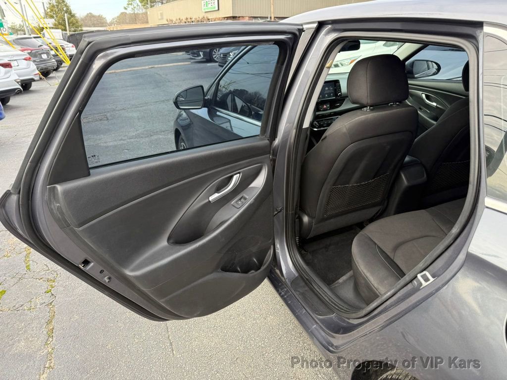 Used 2018 Hyundai Elantra GT FWD image 11