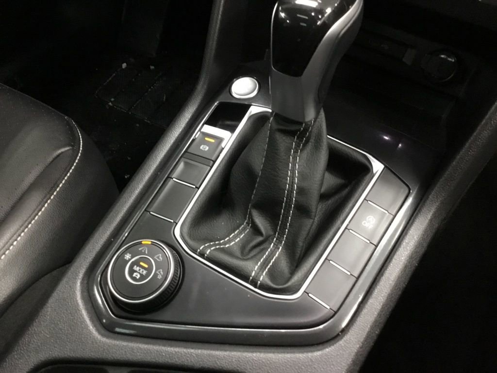 Used 2022 Volkswagen Tiguan SE w/ Panoramic Sunroof Package image 27