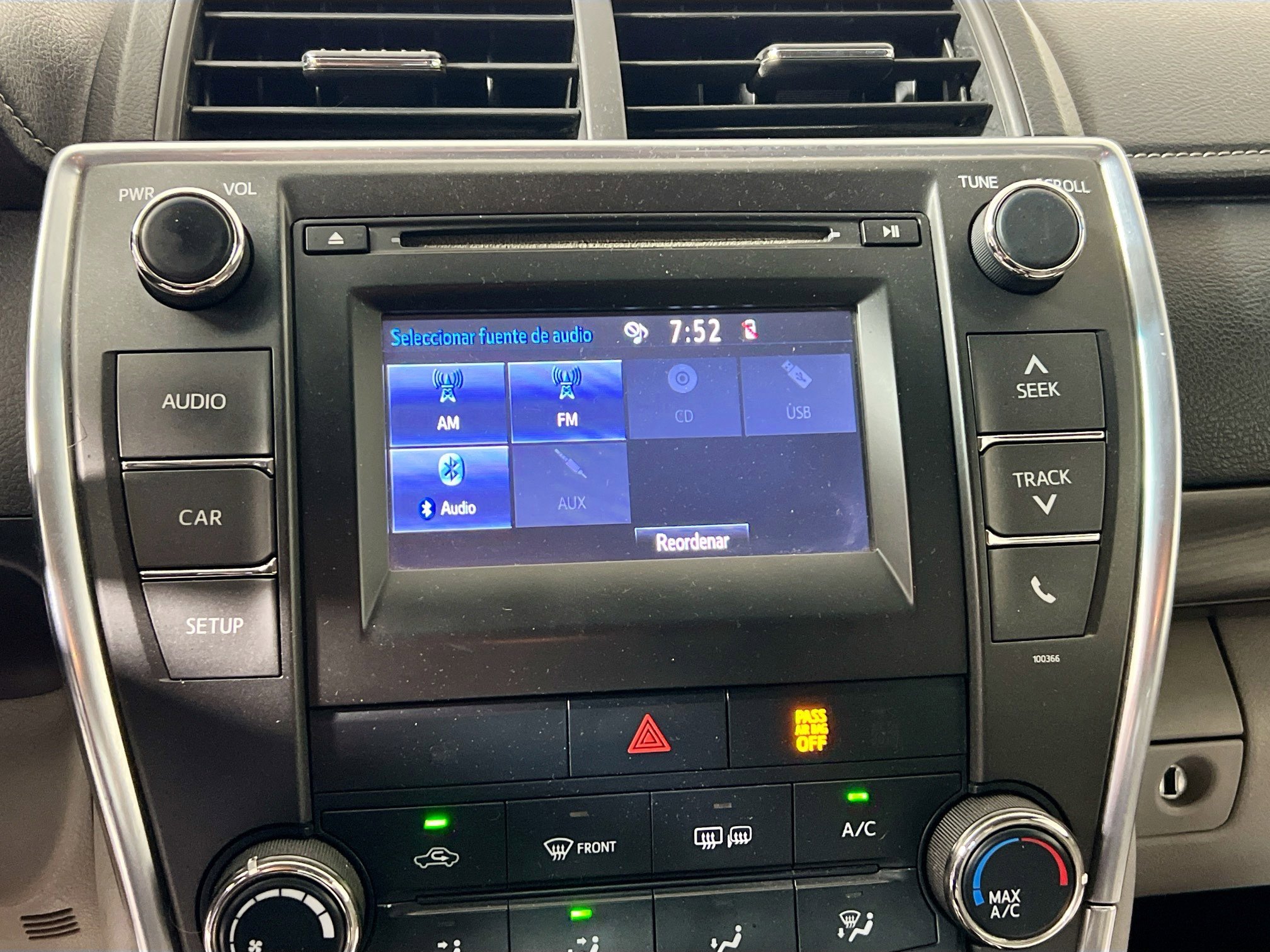 Used 2015 Toyota Camry LE image 27