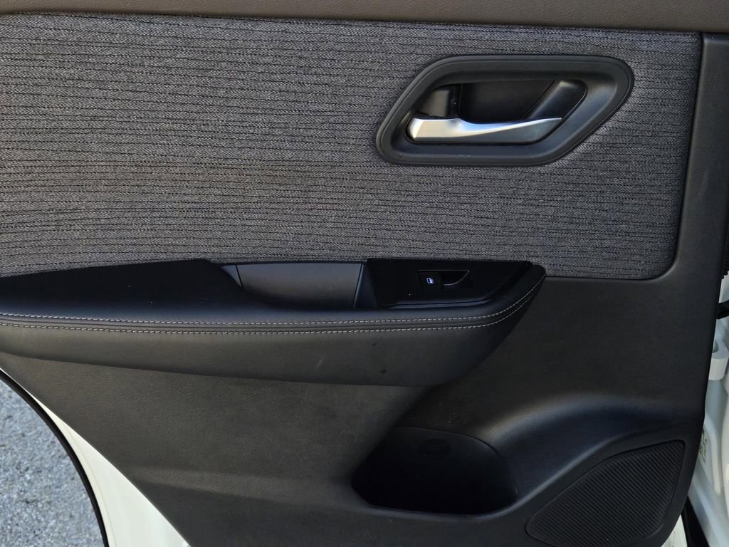 Certified 2023 Nissan Rogue SV image 10