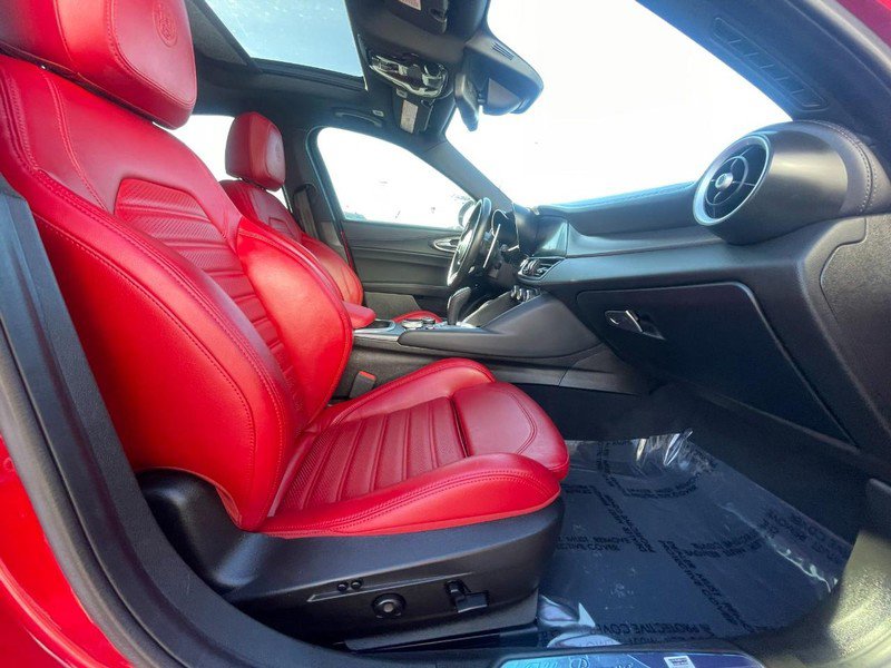 Used 2022 Alfa Romeo Giulia Veloce image 8