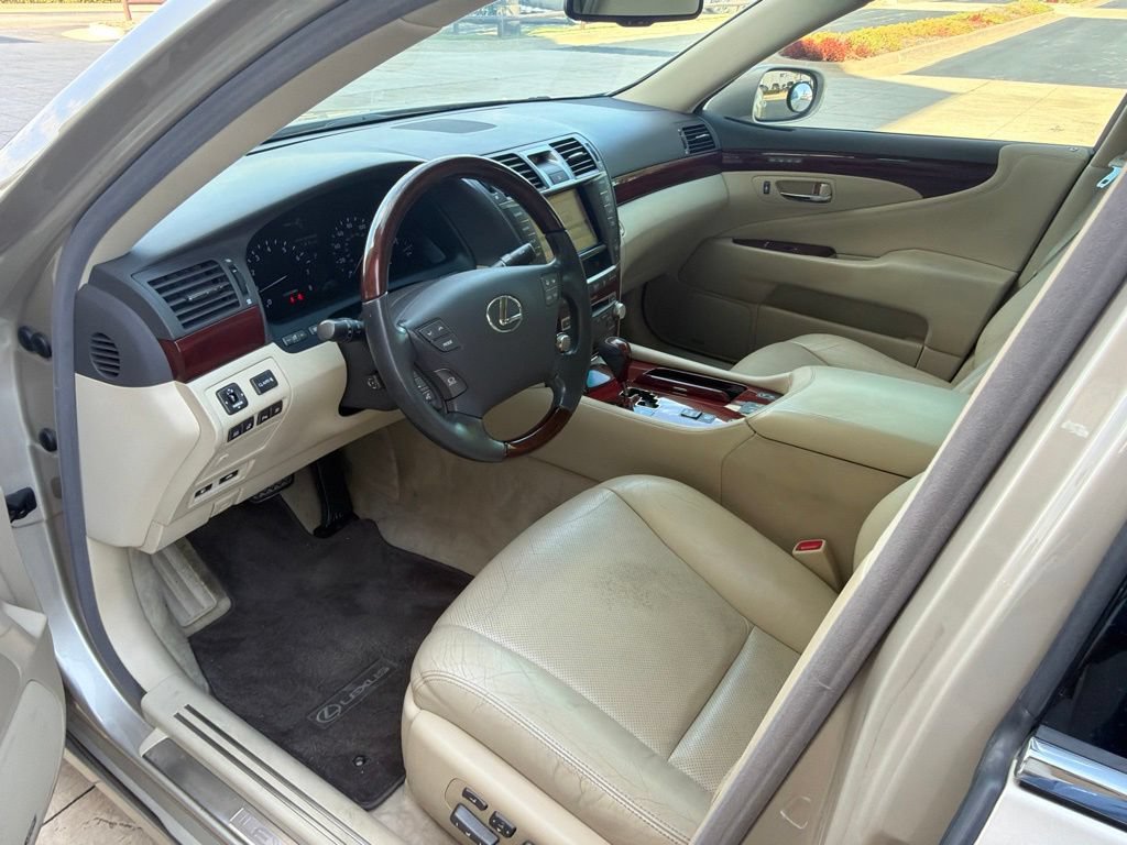 Used 2011 Lexus LS 460 AWD w/ Comfort Pkg image 5