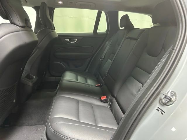 Used 2025 Volvo V60 B5 Cross Country Plus image 11
