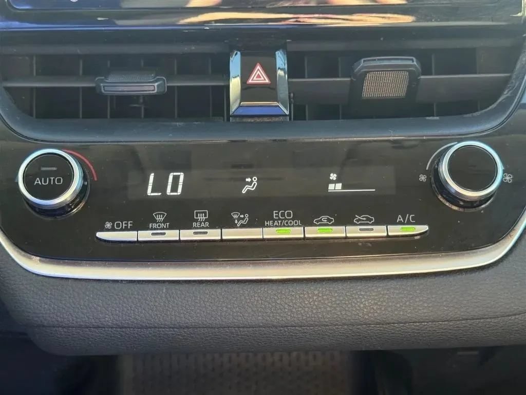 Used 2022 Toyota Corolla LE FWD image 16