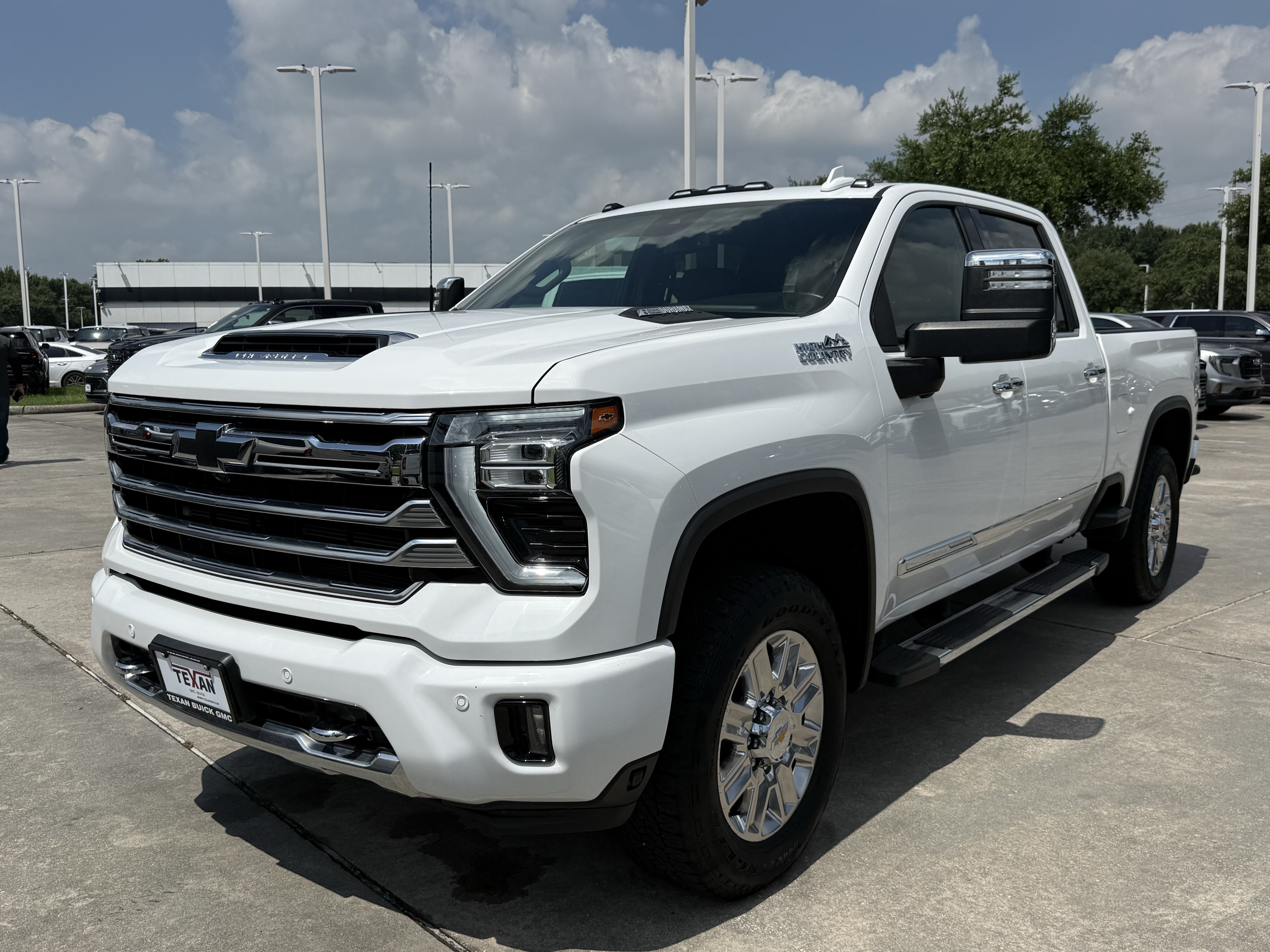 Used 2024 Chevrolet Silverado 2500 High Country AWD/4WD image 8
