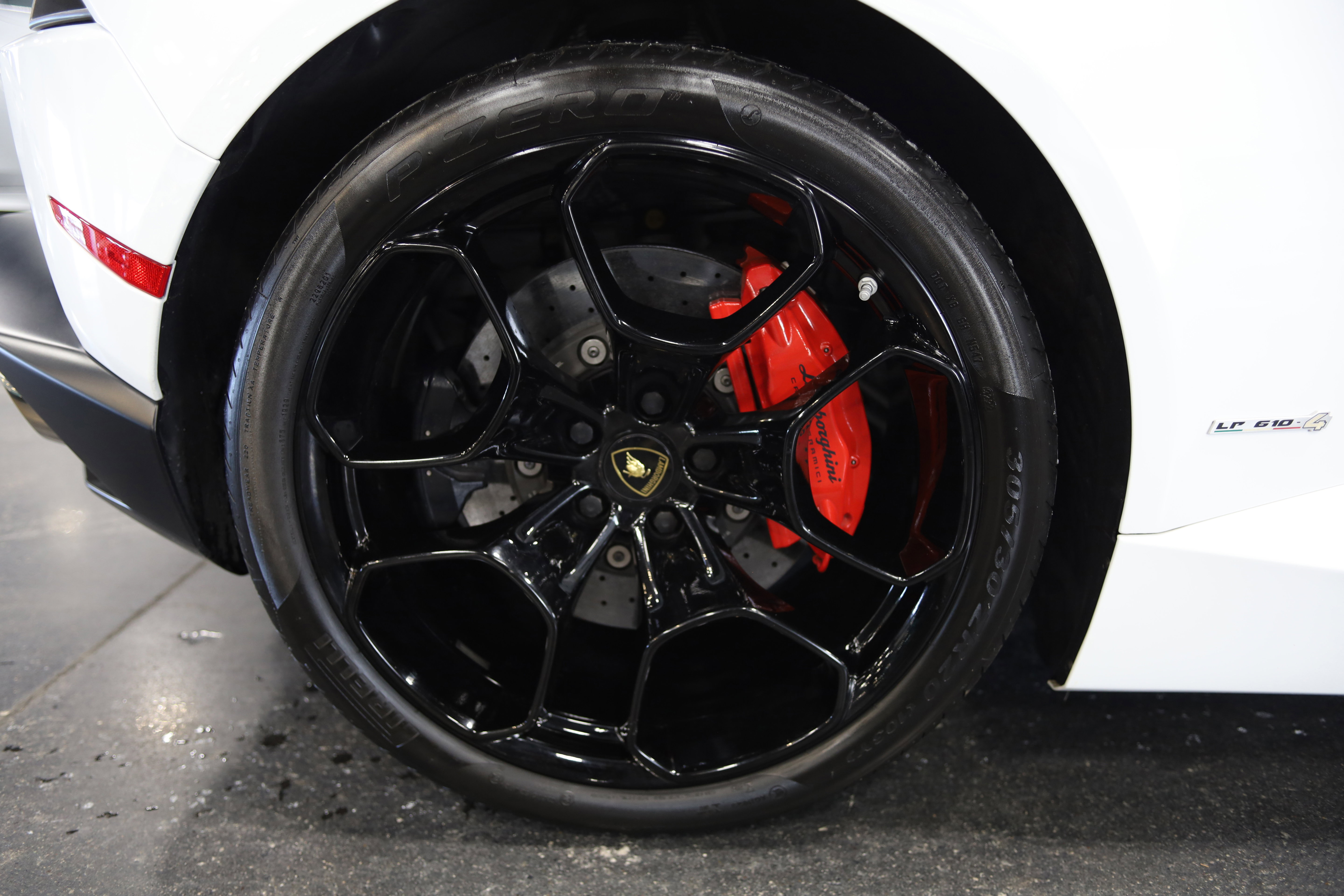 Used 2015 Lamborghini Huracan LP 610-4 image 10