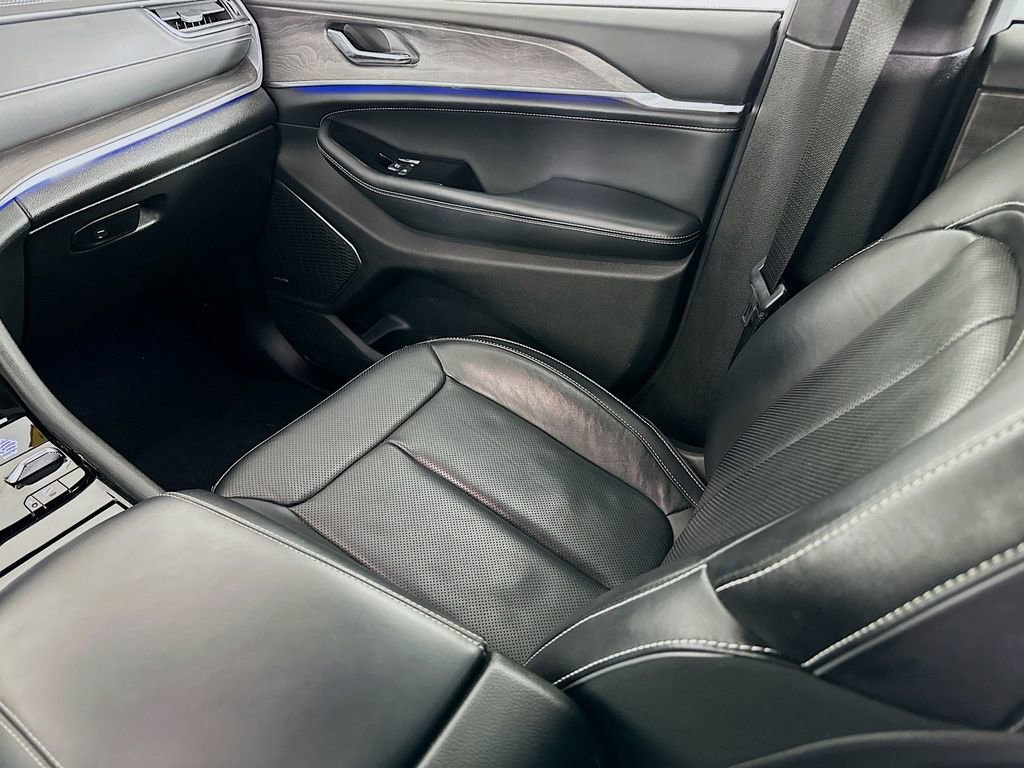 Certified 2024 Jeep Grand Cherokee Overland image 35