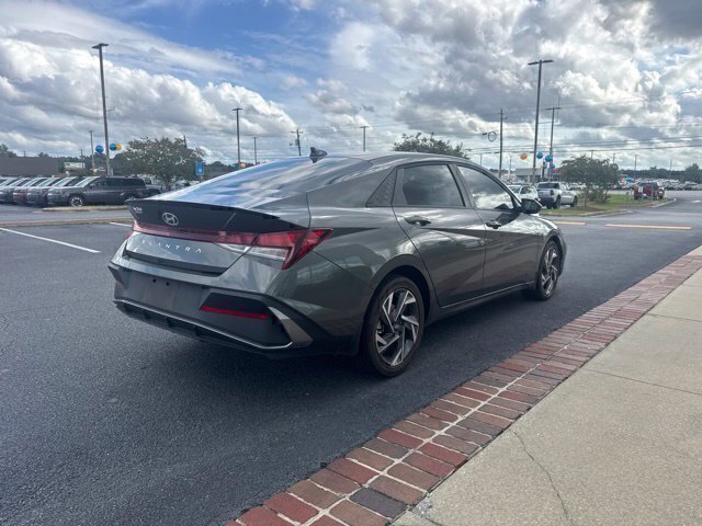 Used 2025 Hyundai Elantra Sport FWD image 7